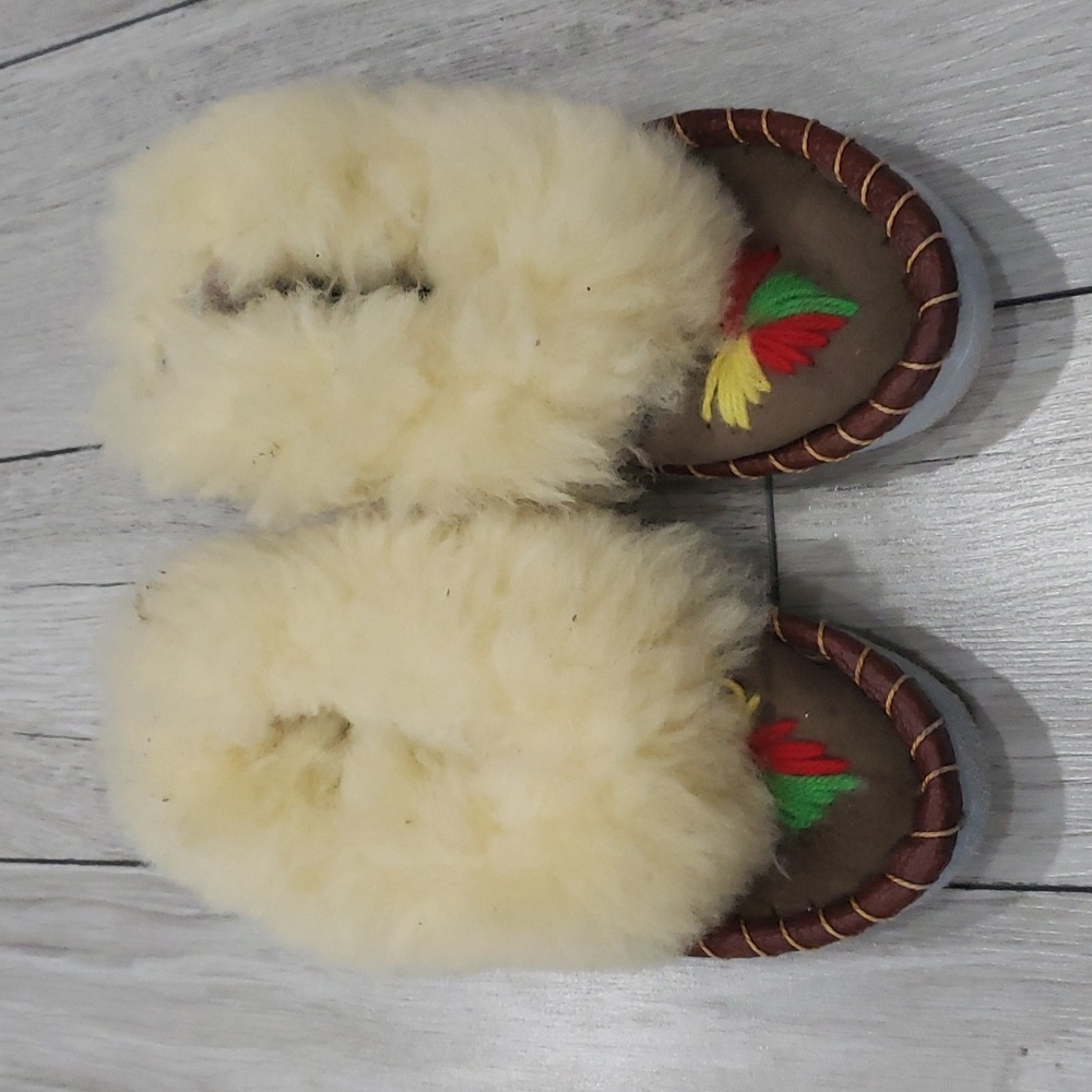 3/$45 NWOT Kids handmade moccasin slippers (size EU 26) - Picture 1 of 6